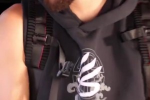 庫里看到巴特勒大媽造型，實在繃不住笑噴了！